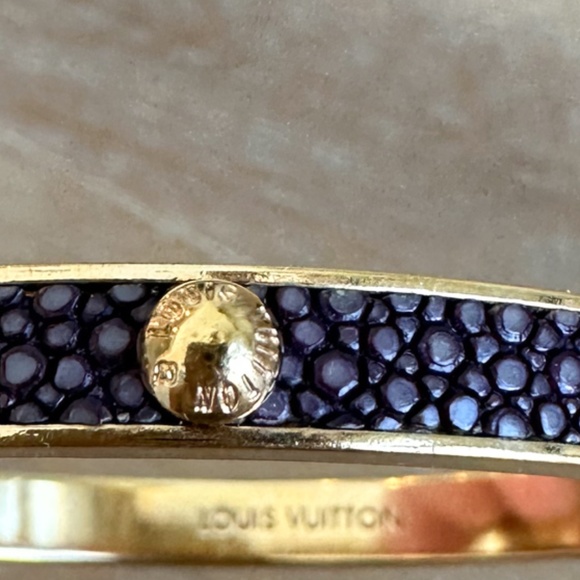 Louis Vuitton Bangle Women Give Me a Clue Gold Galusha Stone Authentic - Picture 3 of 7